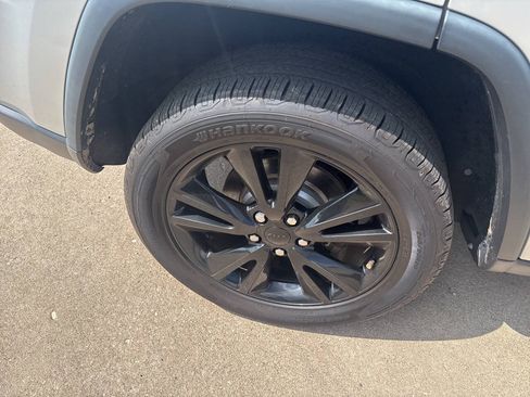 Used 2012 Jeep Grand Cherokee Altitude AWD/4WD image 18