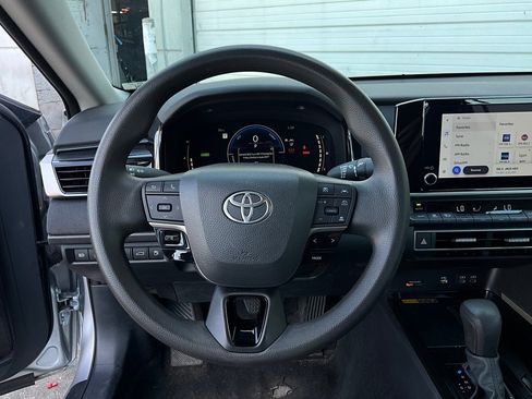 Used 2025 Toyota Camry LE image 14