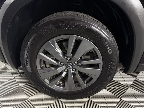 Used 2025 Nissan Pathfinder SV FWD image 11