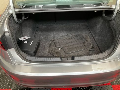 Used 2020 Volkswagen Jetta SE w/ SE Cold Weather Package image 10