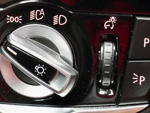 Used 2019 BMW 530e w/ Convenience Package image 33