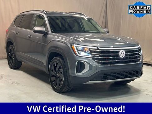 Certified 2025 Volkswagen Atlas SE w/ Black Wheel Package image 1