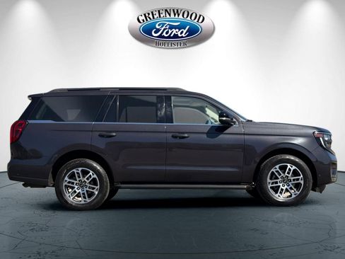 Certified 2025 Ford Expedition Active AWD/4WD image 3