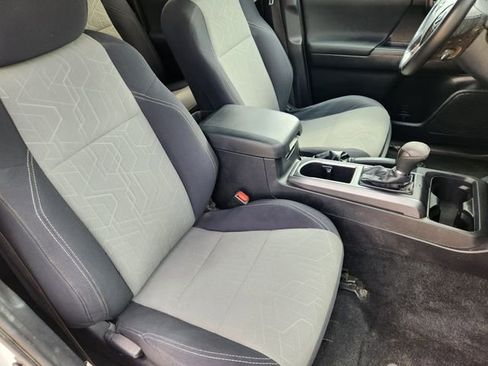 Used 2021 Toyota Tacoma TRD Off-Road image 10