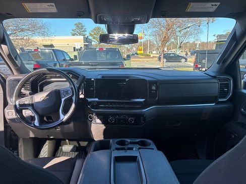 Used 2024 Chevrolet Silverado 2500 LT image 9