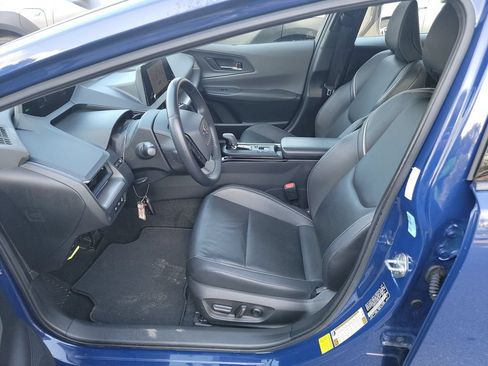 Certified 2023 Toyota Prius XLE FWD image 3