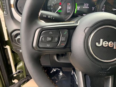 Used 2024 Jeep Wrangler Unlimited w/ Convenience Group AWD/4WD image 22
