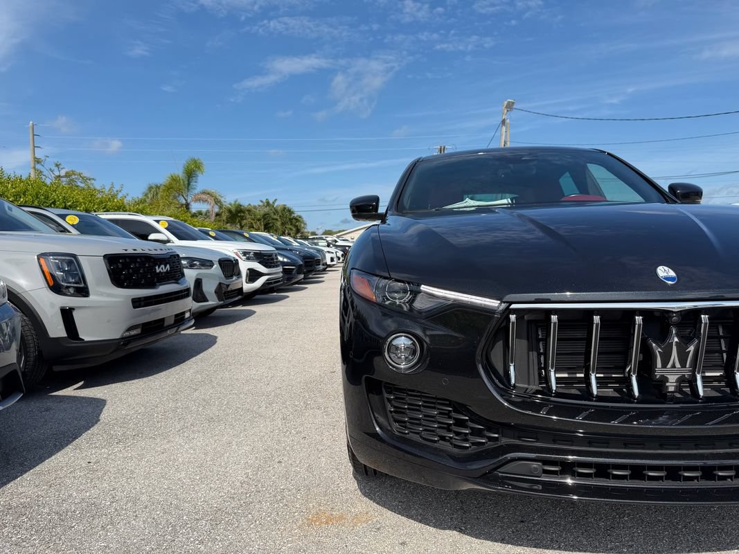 Used 2023 Maserati Levante GT AWD/4WD image 3