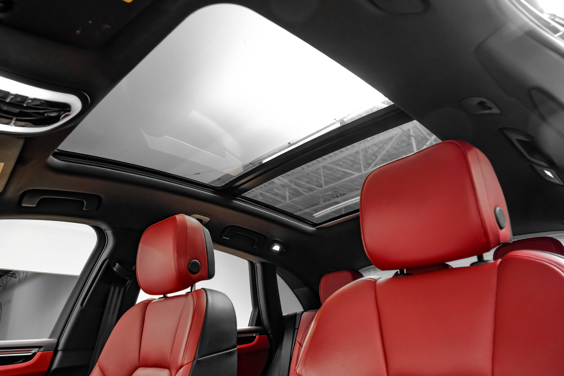 Used 2024 Porsche Macan AWD/4WD image 5