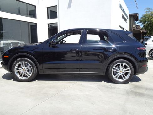 Used 2023 Porsche Cayenne AWD/4WD image 4