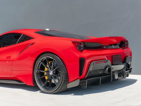 Used 2019 Ferrari 488 Pista Coupe RWD image 19