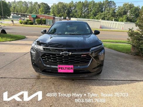 Used 2024 Chevrolet Trax RS FWD image 2