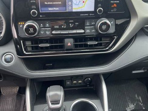 Certified 2021 Toyota Highlander XLE image 10