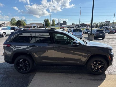 New 2025 Jeep Grand Cherokee Limited w/ Black Appearance Package image 7