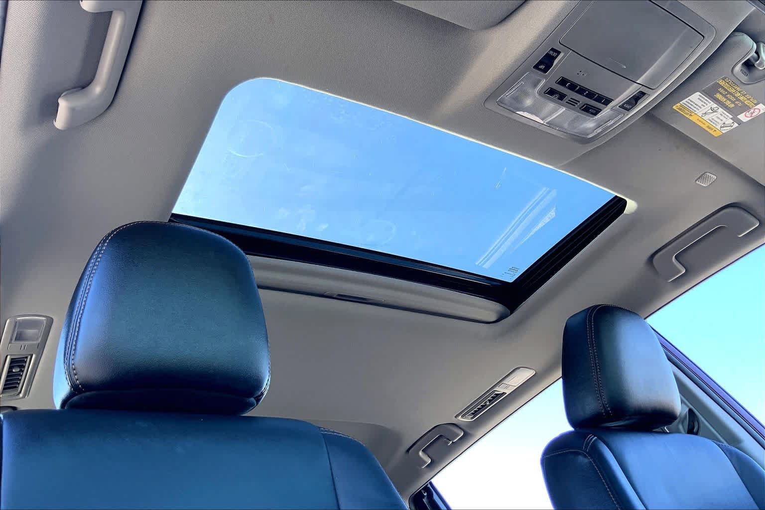 Used 2019 Toyota Highlander XLE FWD image 14