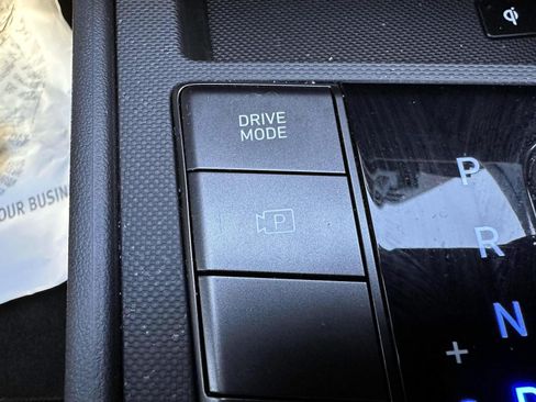 Used 2025 Hyundai Elantra Sport FWD image 26