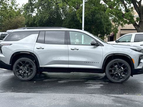 Used 2026 Chevrolet Traverse RS image 2
