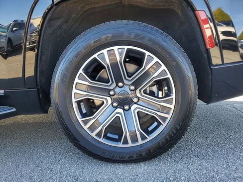 Certified 2024 Jeep Wagoneer 2WD w/ Premium Group I image 12