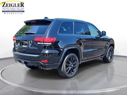 Certified 2022 Jeep Grand Cherokee Laredo X AWD/4WD image 5