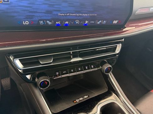 Used 2024 Chevrolet Traverse RS FWD image 20