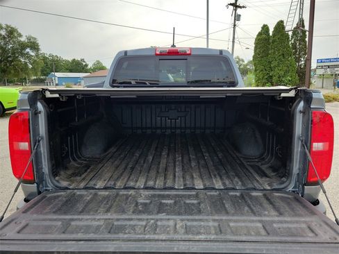 Used 2022 Chevrolet Colorado LT w/ LT Convenience Package image 8