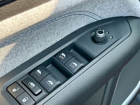 Used 2024 Jeep Compass Latitude image 8