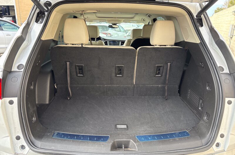 Used 2023 Buick Enclave Essence w/ Experience Buick Package FWD image 8