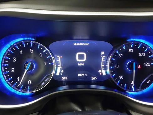 Used 2024 Chrysler Pacifica Touring-L image 18