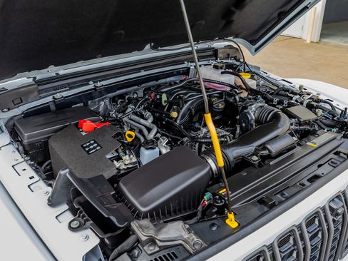 Used 2025 Jeep Wrangler Unlimited Rubicon image 41