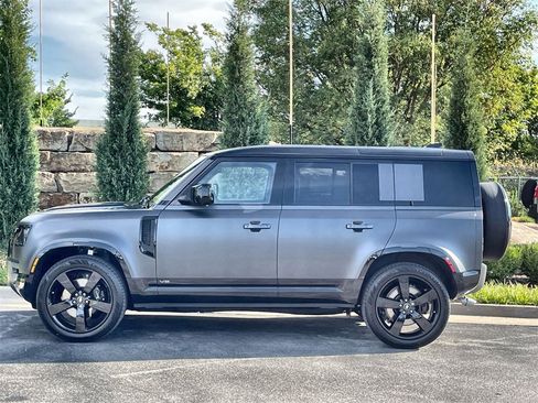 Used 2025 Land Rover Defender 110 V8 image 2