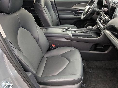 Used 2025 Toyota Grand Highlander AWD image 41