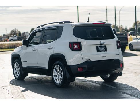 Used 2018 Jeep Renegade Latitude w/ Popular Equipment Group image 3
