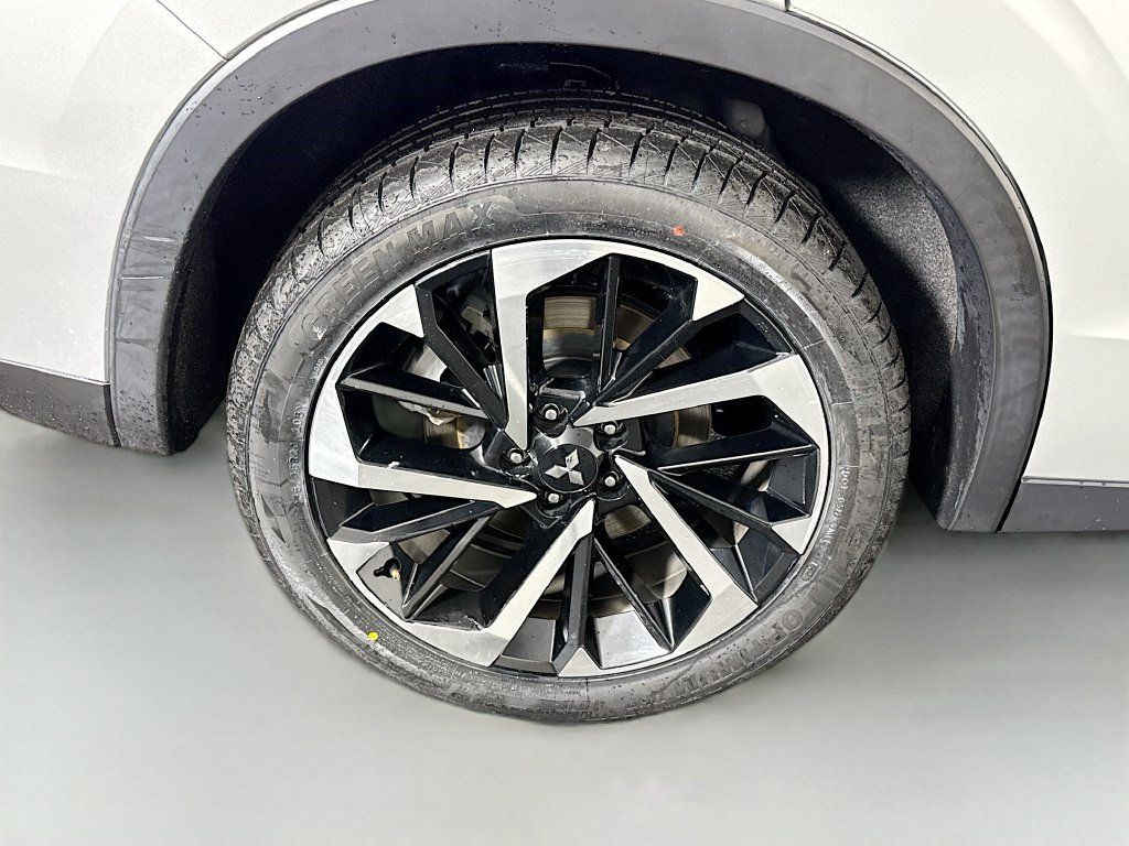 Used 2023 Mitsubishi Outlander SE FWD image 32