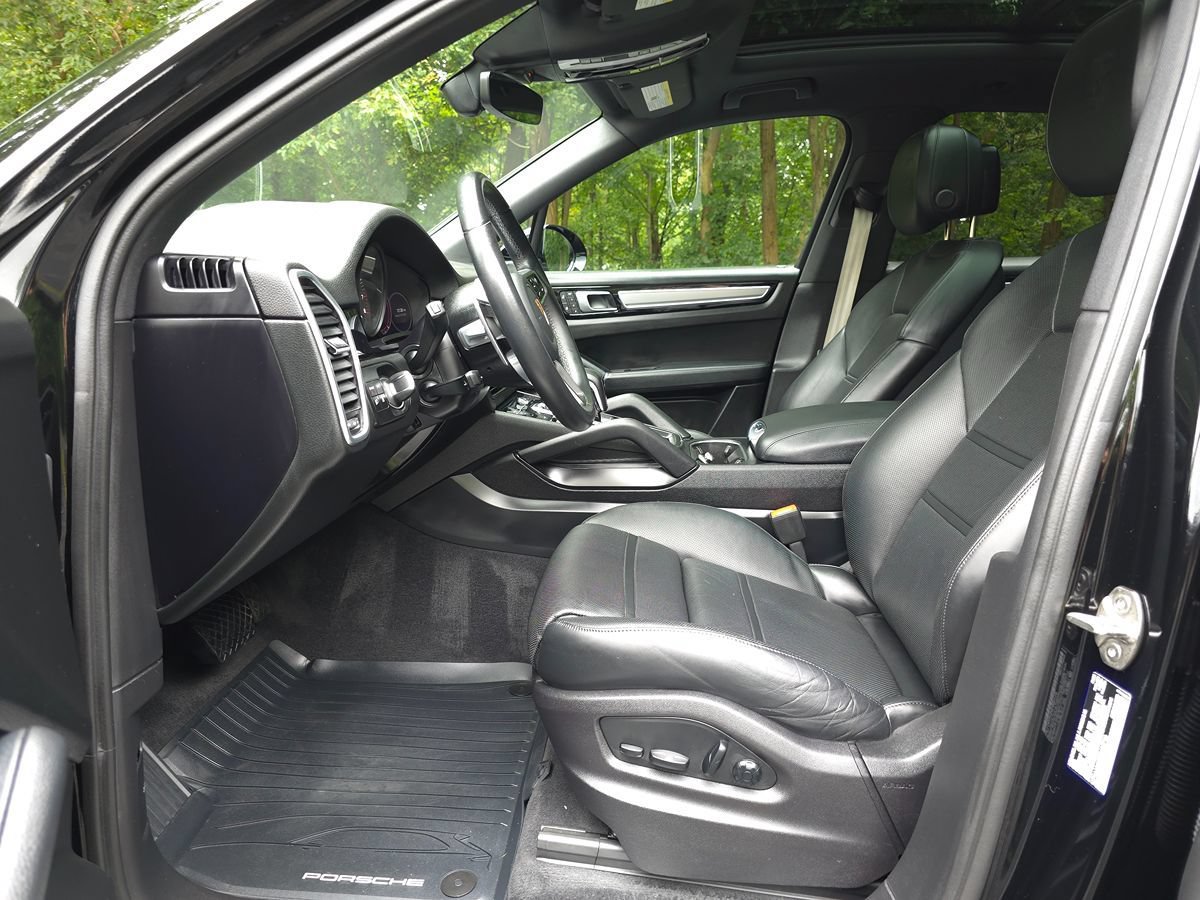 Used 2023 Porsche Cayenne Platinum Edition AWD/4WD image 11