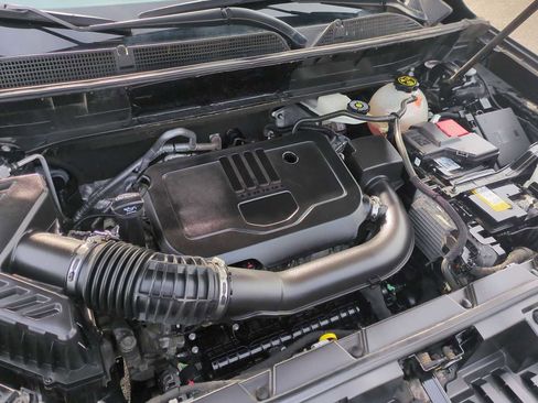 Used 2023 GMC Acadia SLT image 30