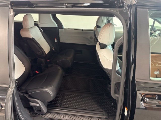 Used 2026 Toyota Sienna AWD image 26