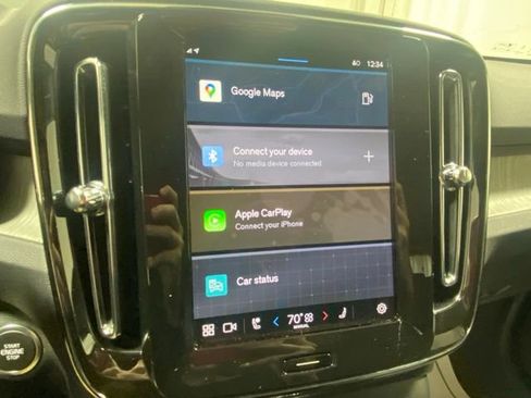 Used 2025 Volvo XC40 B5 Core image 17