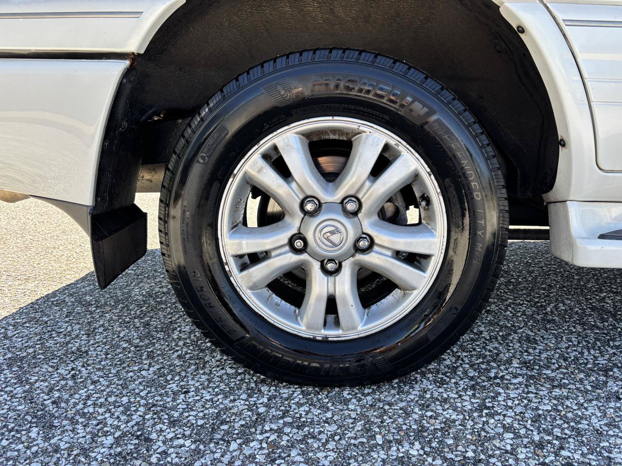 Used 2004 Lexus LX 470 4WD w/ Preferred Accessory Pkg image 35