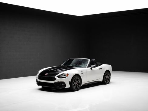 Used 2019 FIAT 124 Spider Abarth w/ Convenience Group RWD image 6