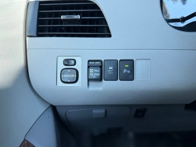 Used 2012 Toyota Sienna XLE FWD image 29
