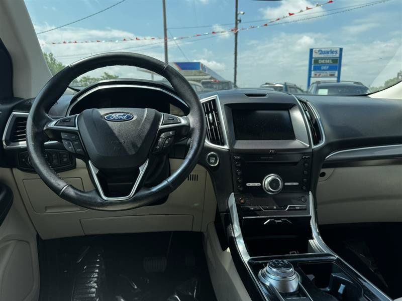 Used 2019 Ford Edge Titanium FWD image 16