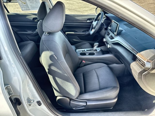 Used 2025 Nissan Altima 2.5 SV AWD/4WD image 23