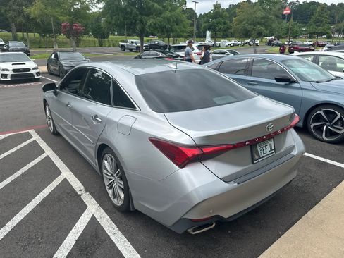 Used 2021 Toyota Avalon Limited w/ Advanced Safety Package FWD image 3