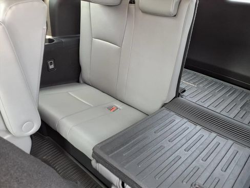 Used 2020 Toyota Highlander XLE AWD/4WD image 17
