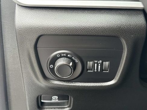Used 2023 Jeep Grand Cherokee Altitude AWD/4WD image 27