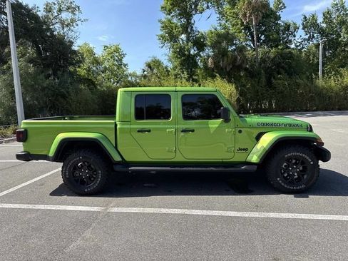 Used 2025 Jeep Gladiator Sport AWD/4WD image 2