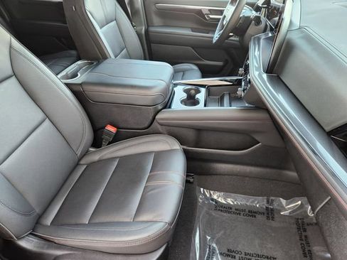Used 2025 Chevrolet Suburban RST w/ RST Capability Package AWD/4WD image 20