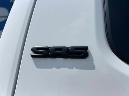 Used 2025 Toyota Tacoma SR5 AWD/4WD image 16