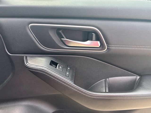 Used 2024 Nissan Rogue Platinum w/ Platinum Premium Package FWD image 14