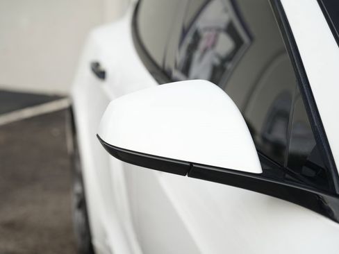 Used 2022 Tesla Model S Plaid image 9